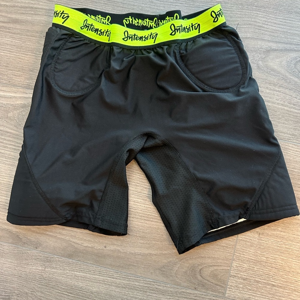 Intensity ax L black sliding shorts EUC rare